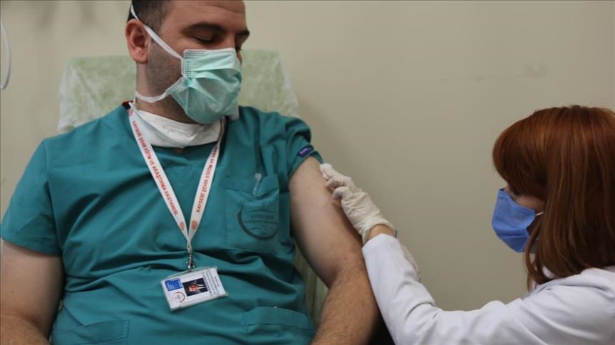 Kovid-19'a karşı geliştirilen aşı adayının ikinci dozu Kayseri'de gönüllülere uygulandı