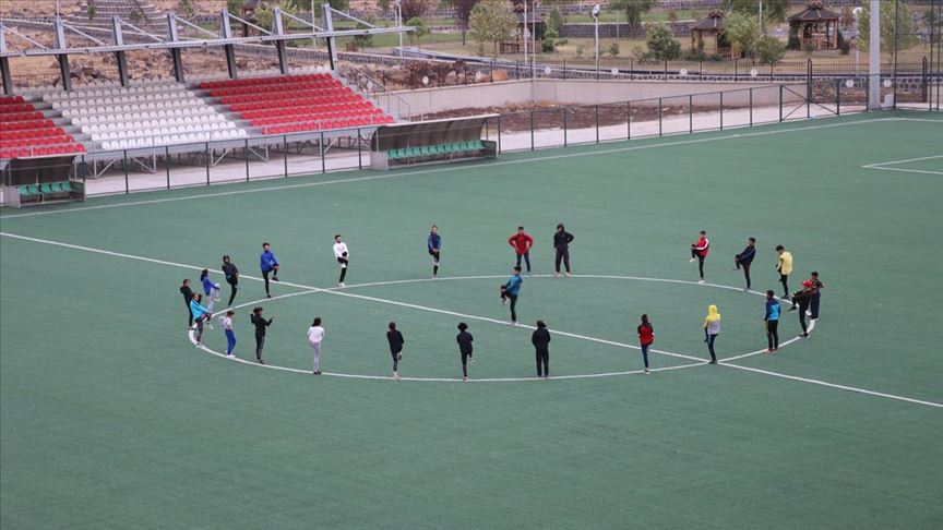 Sirnakli Cocuklar Spor Tesisleriyle Tozdan Topraktan Kurtuldu
