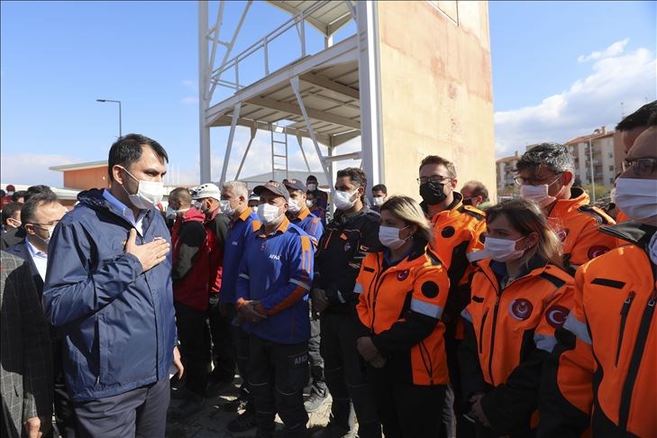 Bakan Kurum'dan arama kurtarma ekiplerine teşekkür: Türkiye'ye destek oldunuz, onların umutlarınızı yeşerttiniz