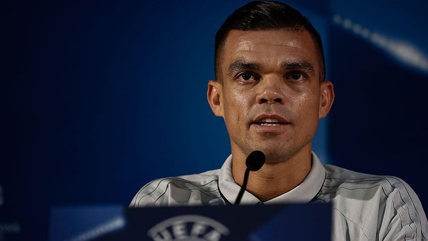 Football: Porto extend contract with defender Pepe