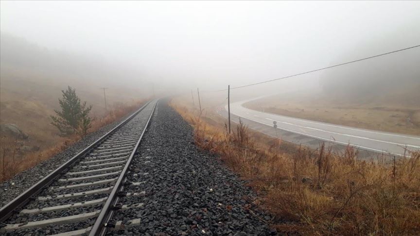 Kars'ta etkili olan sis ve Ardahan'daki pus güzel görüntüler oluşturdu