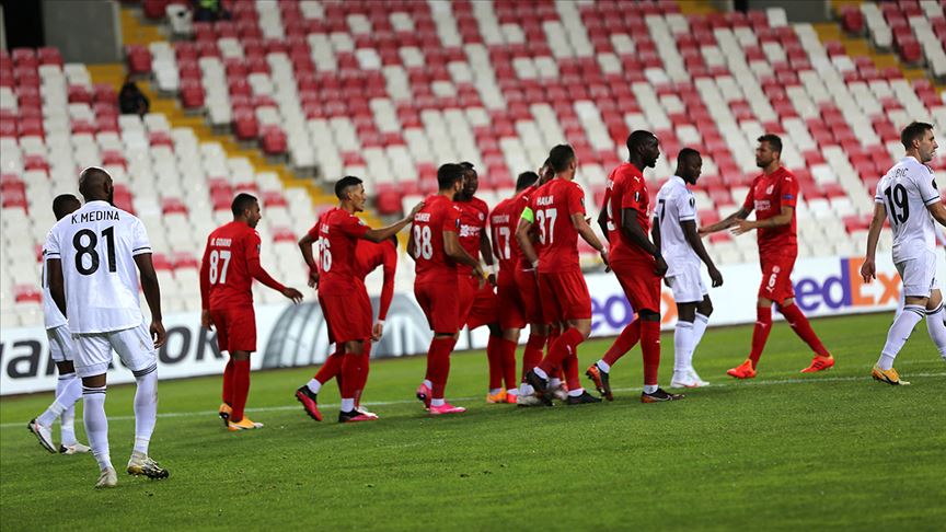 Sivasspor  UEFA Avrupa Ligi'nde Karabağ'ı 2-0 yendi