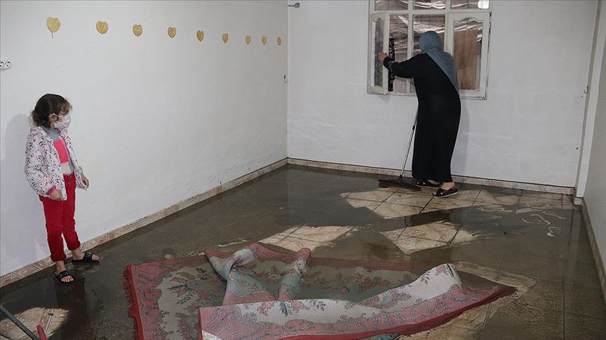 Güneydoğu'da sağanak hayatı olumsuz etkiledi