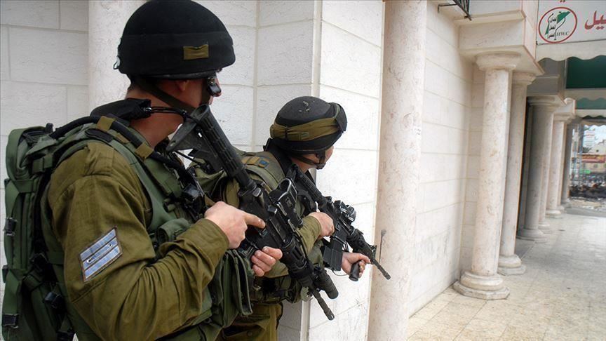 Israel detains scores of Palestinians in night raids 