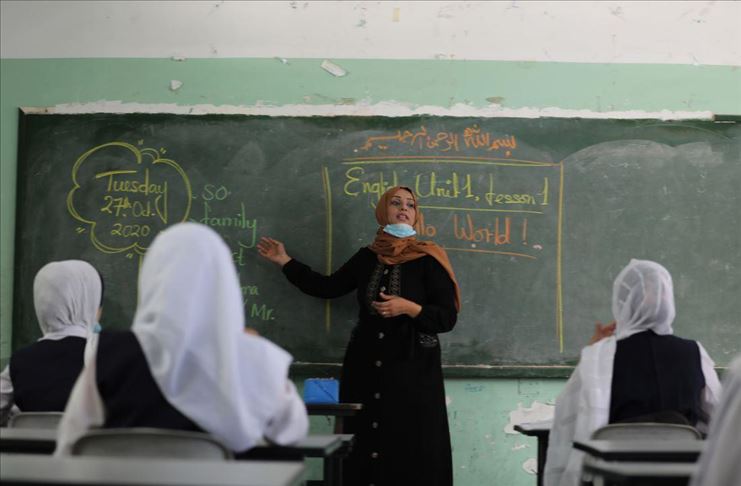 من قلب الحصار.. فلسطينية تنتزع جائزة "المعلّم العالمي" (تقرير)