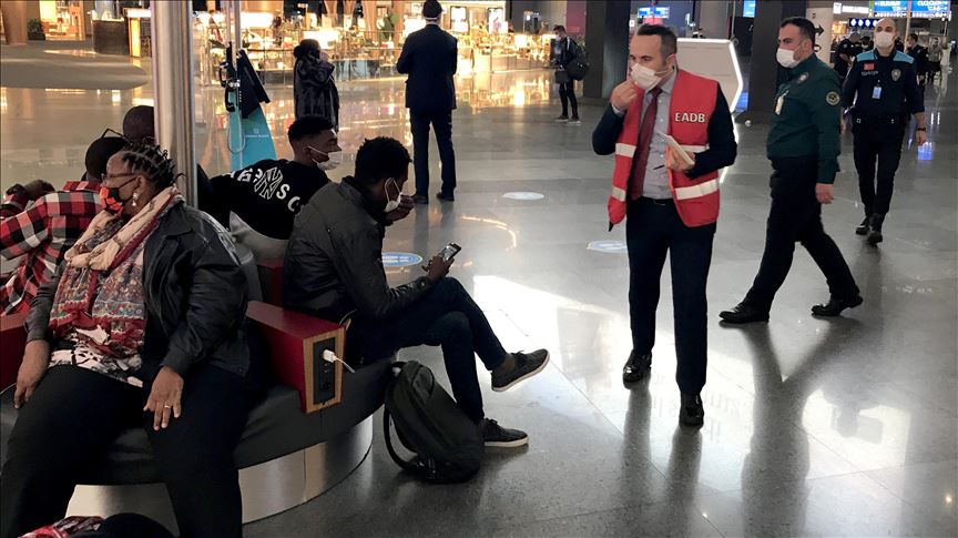 نظارت بر رعایت پروتکل‌های بهداشتی کرونا در فرودگاه استانبول