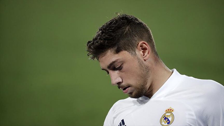 Football: Real Madrid lose to Valencia at away