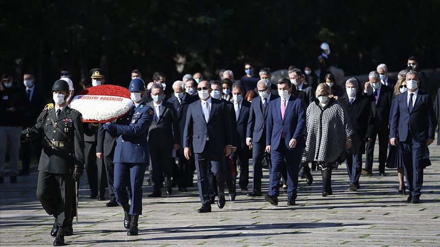 bakan cavusoglu ve merkezde gorevli