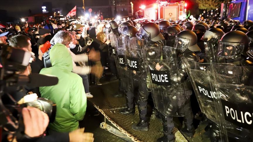 La Policía dispersa las protestas en Georgia frente al edificio de la Comisión Electoral Central
