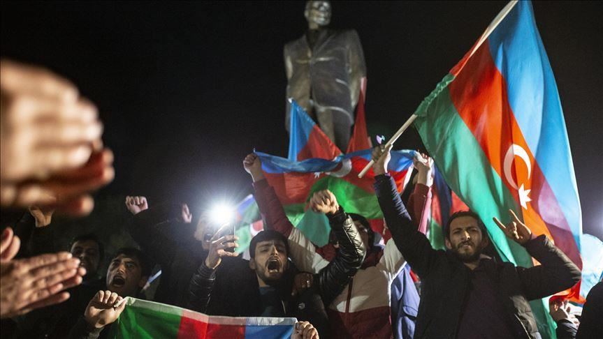 شادی مردم آذربایجان پس از پیروزی در جنگ قرهباغ