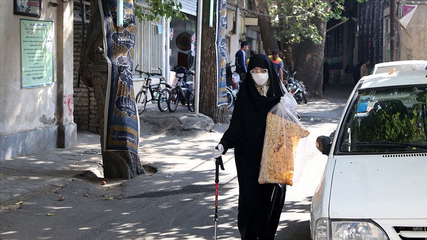 İran'da son 24 saatte 453 kişi Kovid-19'dan hayatını kaybetti