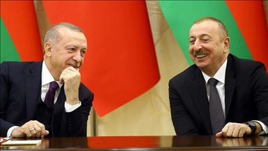 Serokomar Erdogan Serokomarê Azerbeycanê Aliyev pîroz kir