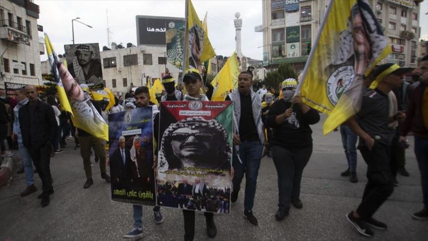 فلسطينيون يحيون الذكرى الـ16 لرحيل ياسر عرفات