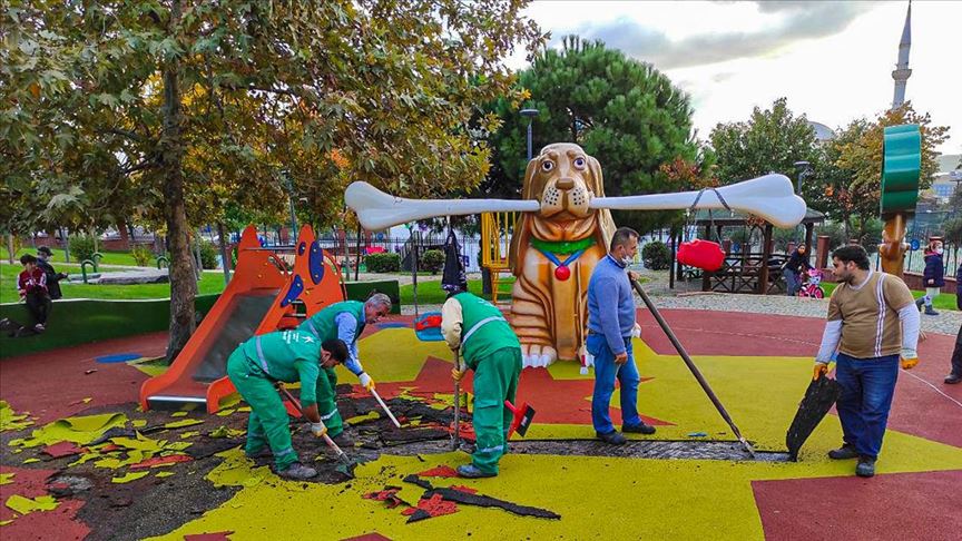 kucukcekmece de parkta teror orgutu sembollerini andiran gorsellerle ilgili sorusturma
