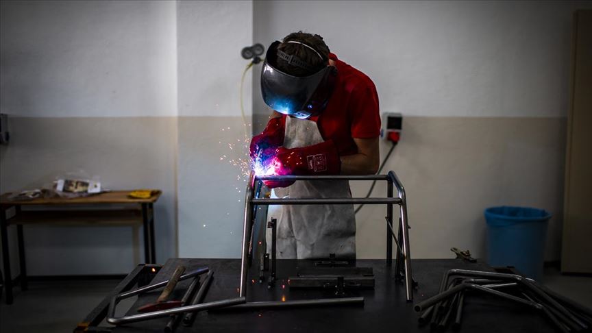 CSO'nun yeni binasındaki müzisyen koltuklarında meslek lisesi öğrencilerinin imzası var