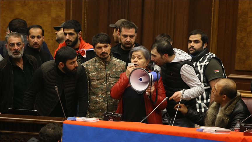 Ermenistan'da 'kadife devrim' süreci sona mı eriyor?