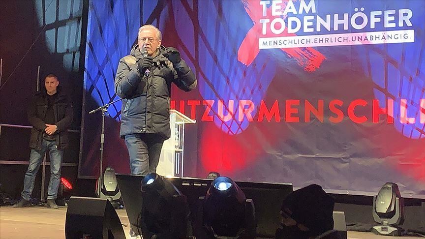 Allemagne : Un politicien de 80 ans se dissocie de Merkel et crée un nouveau parti