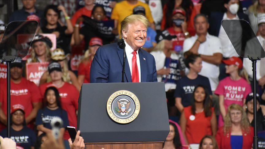 Trump larang investasi di perusahaan yang terkait dengan militer China