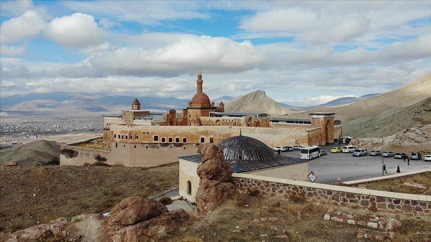Osmanlı mirası İshak Paşa Sarayı 105 bin turist ağırladı