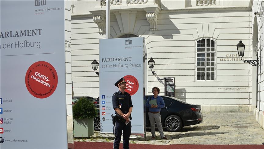 Avusturya’da uzmanlar, iktidarın "siyasal İslam'ı" bahane ederek İslam'ı hedef aldığı görüşünde