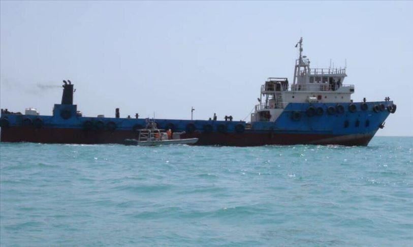 اليمن.. قوات حكومية تحتجز 7 بحارة أجانب على متن "سفينة تهريب" 