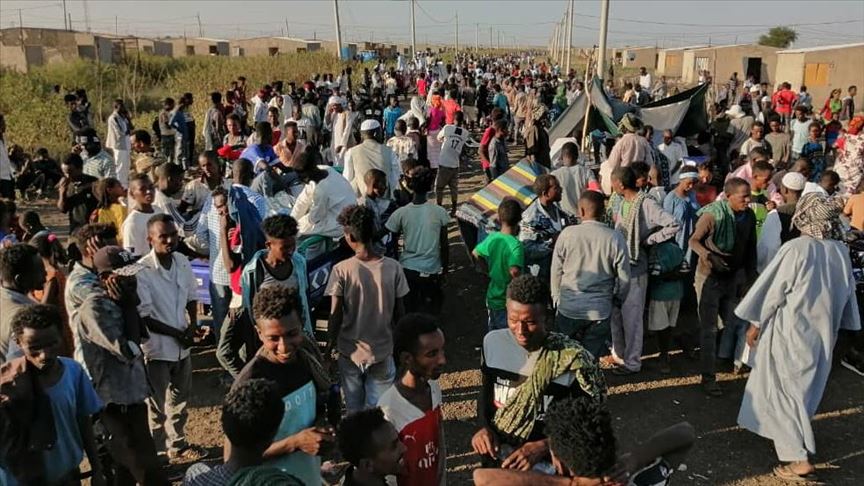 Thousands of Ethiopian refugees flee into Sudan