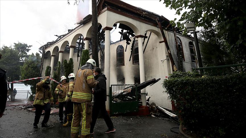 Tarihi Vaniköy Camisi'ndeki yangına ilişkin soruşturma başlatıldı