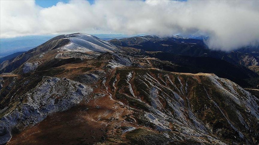 'Anadolu'nun yüce dağı' Ilgaz'da iki mevsim bir arada