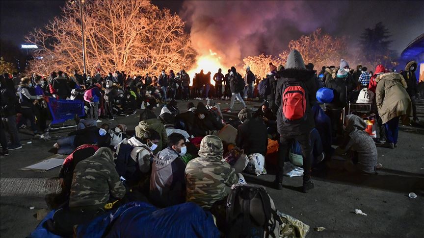 France: un campement de 2 mille migrants évacué par les autorités en région parisienne