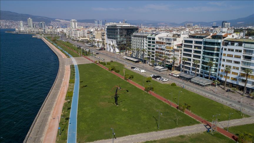 İzmir Büyükşehir Belediyesi, Kovid-19 önlemleri kapsamında halka açık etkinliklere ara verdi 