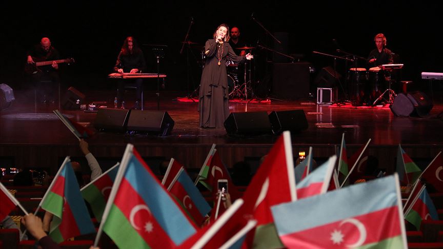 Azerbaycanlı sanatçı Azerin 'Çırpınırdın Karadeniz'i Karabağ'da seslendirmek istiyor