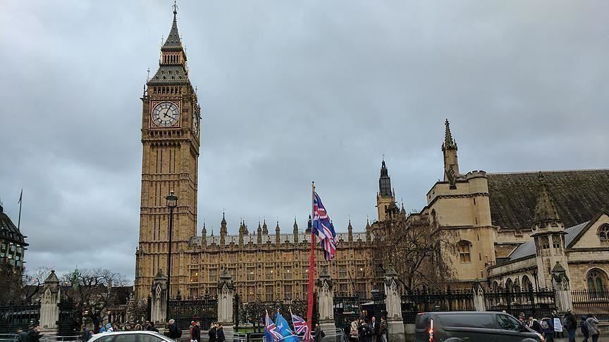 Royaume-Uni : le Parti travailliste britannique réintègre son ancien chef Jeremy Corbyn