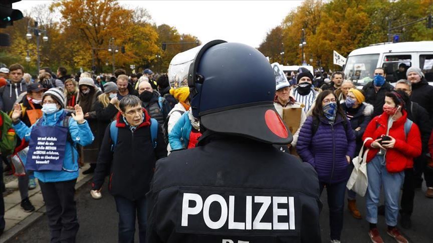 Police break up anti-lockdown protest in Germany