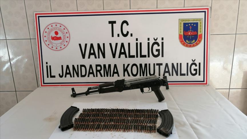 Van'da PKK'lı teröristlere ait silah ve mermi ele geçirildi