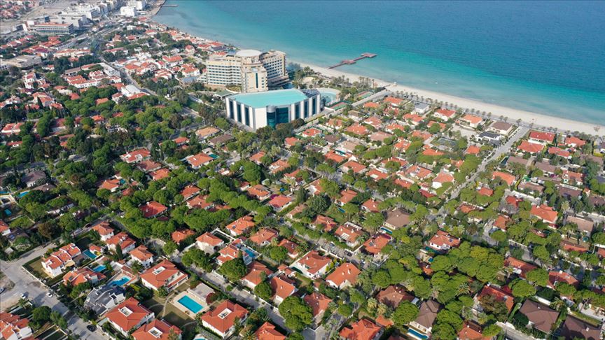 Çeşme'deki tatilciler Kovid-19 ve deprem nedeniyle kışı yazlıklarında geçirecek