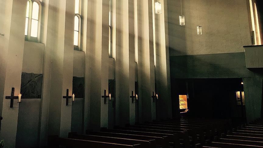 Seorang warga Singapura didakwa karena merusak patung gereja 