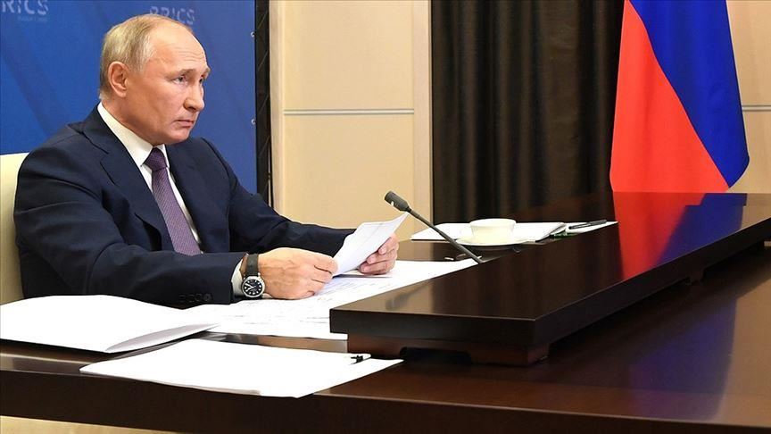 Putin calls unemployment, poverty biggest global risks