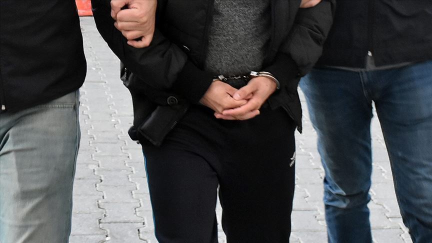Adana merkezli DEAŞ operasyonunda yakalanan 22 zanlıdan 20'si tutuklandı