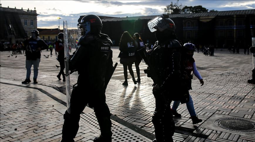 Policía antidisturbios de Colombia interviene en marchas del Paro Nacional