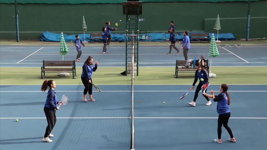 'Kömür kent'in köklü tenis kulübü, geleceğin başarılı sporcularını yetiştiriyor