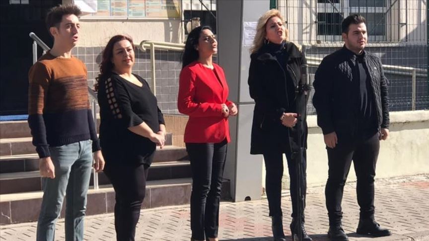 Müzik öğretmenlerinden depremden etkilenen meslektaşlarına '24 Kasım' hediyesi