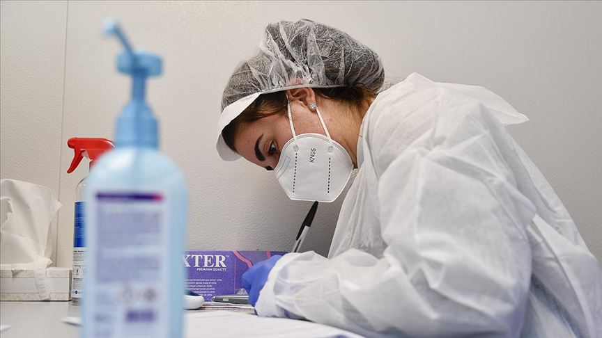 Fransa'da Kovid-19 vaka sayısı düşüyor, virüse bağlı can kaybı sayısı artıyor