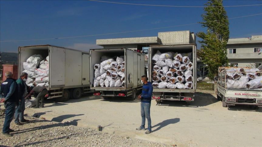 منظمات تركية ترسل 7 شاحنات محملة بالمساعدات إلى إدلب