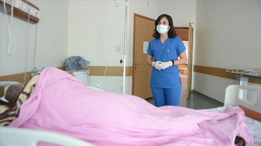 Koronavirüsü yenen hemşirelerden 'maskesiz dolaşmayın' uyarısı