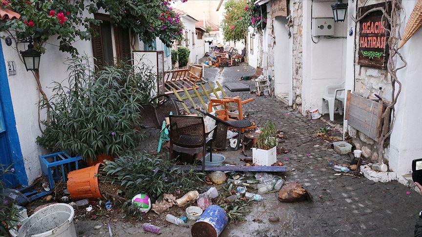 Sığacık'taki tsunamide suyun 2,30 metre yükselmesinin izleri belirlendi