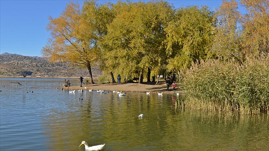 Gölbaşı Gölleri Tabiat Parkı'nda sonbahar güzelliği
