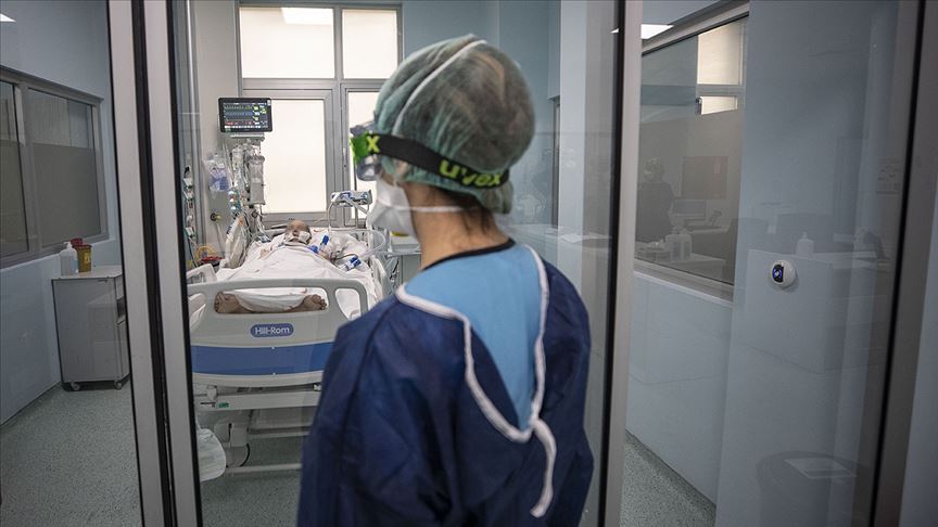 Türkiye'de Kovid-19 kaynaklı yaşamını yitirenlerin sayısı zirve yaptı