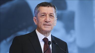 Bakan Selçuk: Ara tatilin ardından bir kez daha ekran karşısında ders başı yapıyoruz