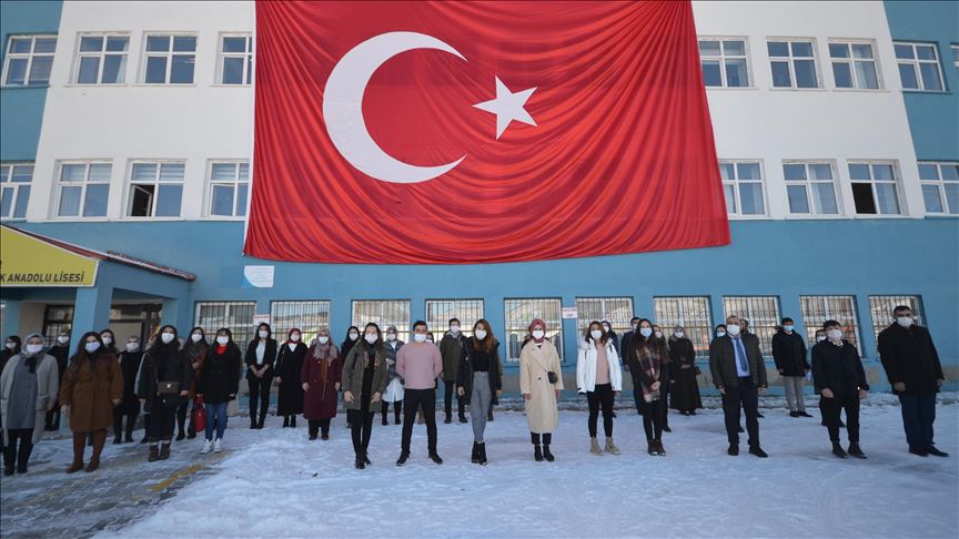 Li Qersê mamosteyan bî vîdeoyekê va bajêr dan nasandin