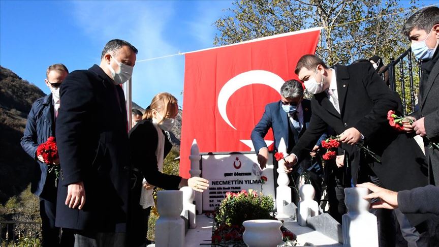 Şehit öğretmen Necmettin Yılmaz kabri başında anıldı